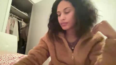 Snapshot of sexyjenny999 chatting on 12.16.24 Jenny online show from 12.16.24