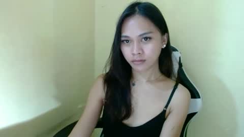 Snapshot of sexykarina_ chatting on 10.27.25 Karina3 online show from 10.27.25