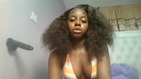 Snapshot of sexykitten200 chatting on 02.11.26 SexyKitty online show from 02.11.26