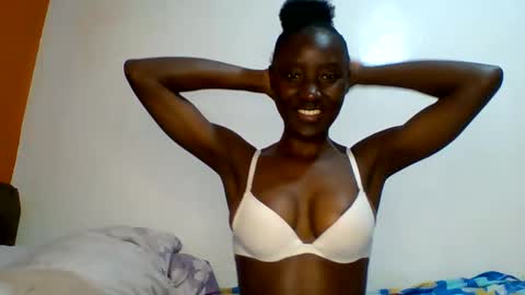 Snapshot of sexylucia5 chatting on 05.07.26 sexylucia5 online show from 05.07.26