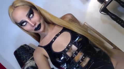 Snapshot of sexylusty2258 chatting on 03.12.25 Queen Sofia online show from 03.12.25