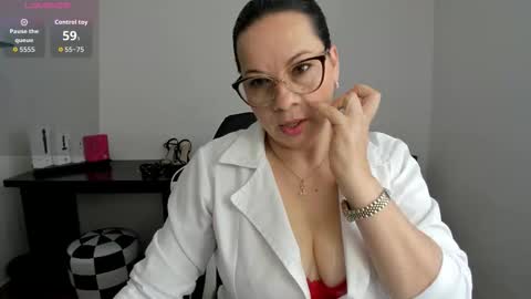 Snapshot of sexypsychologist chatting on 10.30.25 Sexy Psychologist online show from 10.30.25