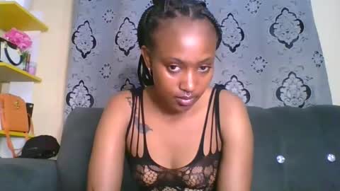 Snapshot of sexyriri22 chatting on 12.14.25 sexyriri22 online show from 12.14.25