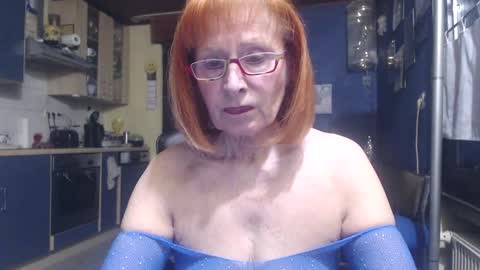 Snapshot of sexysilvie3112 chatting on 12.30.24 Silvie online show from 12.30.24