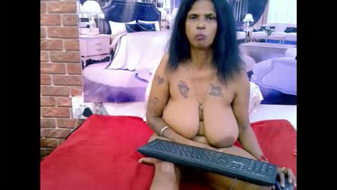 Snapshot of sexyva4u2luv chatting on 04.01.26 sexyva4u2luv online show from 04.01.26
