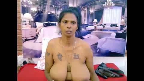 Snapshot of sexyva4u2luv chatting on 04.07.26 sexyva4u2luv online show from 04.07.26