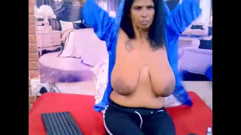 Snapshot of sexyva4u2luv chatting on 04.14.26 sexyva4u2luv online show from 04.14.26