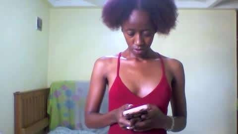 Snapshot of sexyy_tiny chatting on 01.03.25 Mel online show from 01.03.25