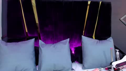 Shaina Vasquez online show from 02.08.25