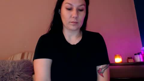 Snapshot of shakeit_good chatting on 10.29.25 Mila online show from 10.29.25