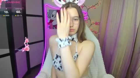 Snapshot of shalinamontana chatting on 11.22.25 Vivian online show from 11.22.25