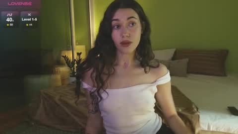 Snapshot of shamahasla chatting on 11.08.25 Sade online show from 11.08.25