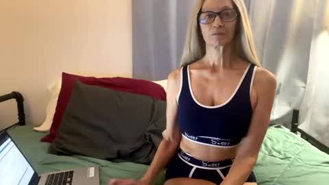 Shaman Woman online show from 01.15.26