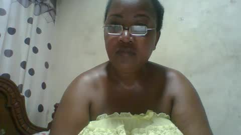 Snapshot of shanice_joy chatting on 11.12.25 Joy online show from 11.12.25