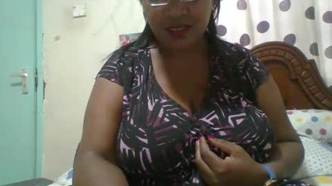 Snapshot of shanice_joy chatting on 11.15.25 Joy online show from 11.15.25