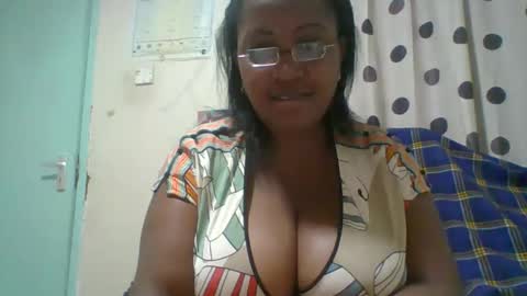 Snapshot of shanice_joy chatting on 11.23.25 Joy online show from 11.23.25