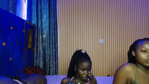 Snapshot of shaniz_shallet chatting on 11.14.25 Shaniz online show from 11.14.25