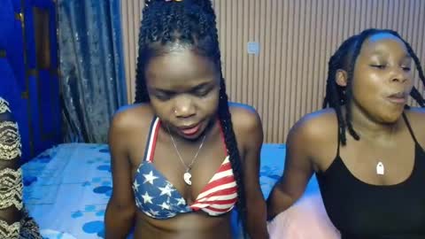 Snapshot of shaniz_shallet chatting on 11.17.25 Shaniz online show from 11.17.25