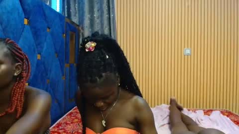 Snapshot of shaniz_shallet chatting on 11.23.25 Shaniz online show from 11.23.25