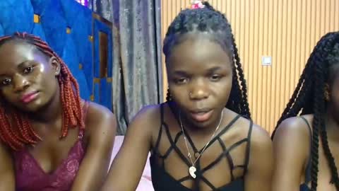 Snapshot of shaniz_shallet chatting on 11.23.25 Shaniz online show from 11.23.25