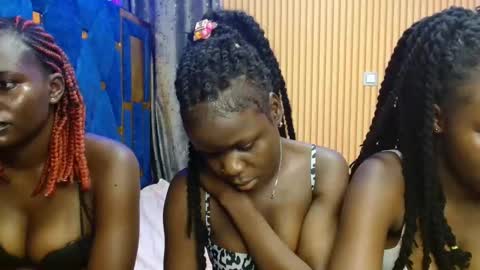 Snapshot of shaniz_shallet chatting on 11.25.25 Shaniz online show from 11.25.25