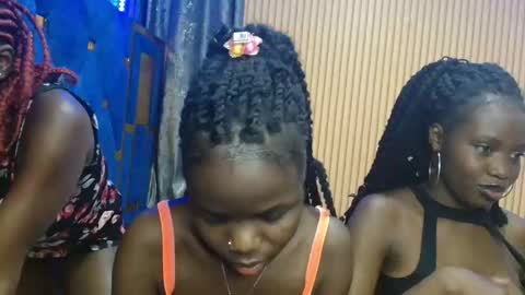 Snapshot of shaniz_shallet chatting on 11.26.25 Shaniz online show from 11.26.25