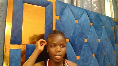 Snapshot of shaniz_shallet chatting on 11.30.25 Shaniz online show from 11.30.25