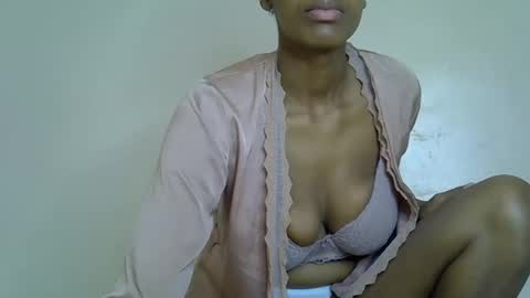 Snapshot of shanizzz chatting on 09.29.25 shanizz online show from 09.29.25