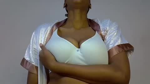 Snapshot of shanizzz chatting on 09.30.25 shanizz online show from 09.30.25