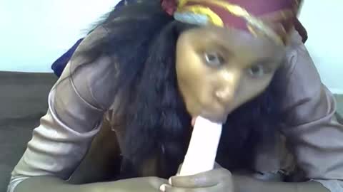 Snapshot of shanizzz chatting on 10.05.25 shanizz online show from 10.05.25