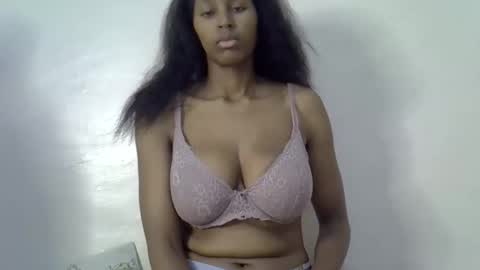 Snapshot of shanizzz chatting on 10.13.25 shanizz online show from 10.13.25