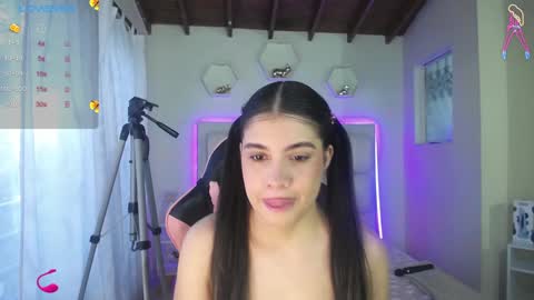 Snapshot of shannakendall chatting on 01.14.25 Shana online show from 01.14.25