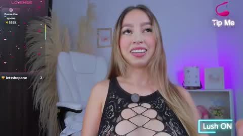 Snapshot of shannel_moss__ chatting on 10.16.25 online show from 10.16.25