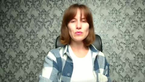 Snapshot of shannen_sweet chatting on 10.21.25 Shannen online show from 10.21.25