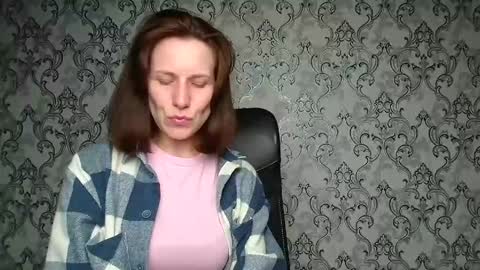 Snapshot of shannen_sweet chatting on 12.20.25 Shannen online show from 12.20.25