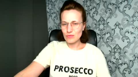 Snapshot of shannen_sweet chatting on 06.14.26 Shannen online show from 06.14.26