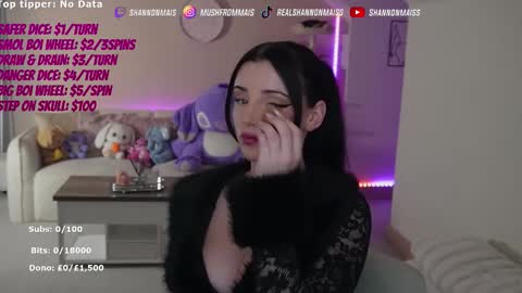 Snapshot of shannonblooms chatting on 02.08.26 Shanmais online show from 02.08.26