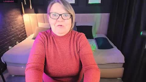 Snapshot of shannonshine chatting on 02.02.26 Shannon online show from 02.02.26