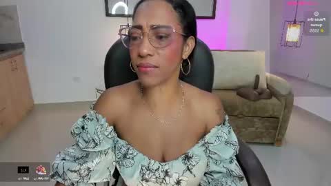 Snapshot of shantall_wills chatting on 06.12.26 Shantall wills online show from 06.12.26