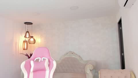 ShantallKnowles online show from 03.10.25