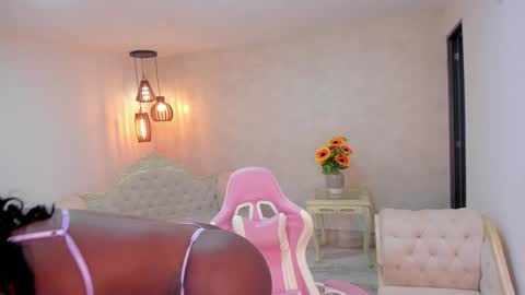 ShantallKnowles online show from 02.25.26