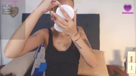 shantallvegga1 online show from 11.28.25