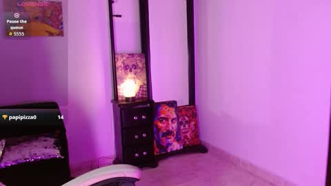 Snapshot of sharaross1 chatting on 11.11.25 sharaross1 online show from 11.11.25