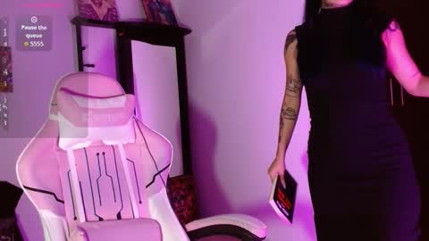 Snapshot of sharaross1 chatting on 12.04.25 sharaross1 online show from 12.04.25