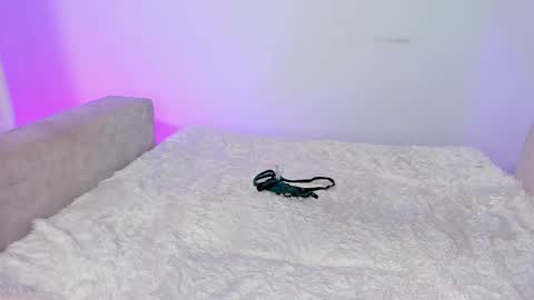 Hi fiends ---- I usually start online from Monday to Friday from 1000 am Saturdays and Sundays at 600 am Colombia time online show from 02.05.25