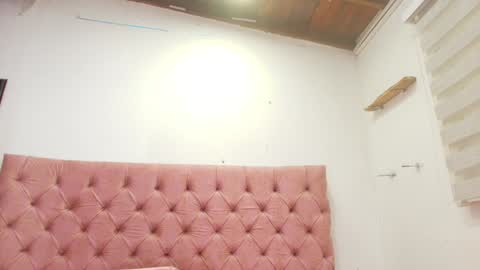 Snapshot of sharlott_kiss chatting on 01.05.25 Sharlott online show from 01.05.25