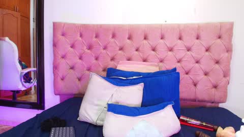 Snapshot of sharlott_kiss chatting on 01.09.25 Sharlott online show from 01.09.25