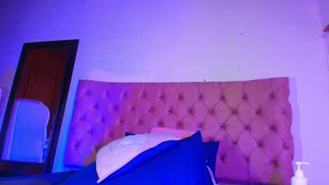 Snapshot of sharlott_kiss chatting on 01.10.25 Sharlott online show from 01.10.25