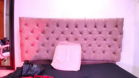 Snapshot of sharlott_kiss chatting on 01.31.25 Sharlott online show from 01.31.25