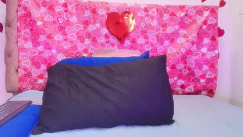 Snapshot of sharlott_kiss chatting on 02.15.25 Sharlott online show from 02.15.25